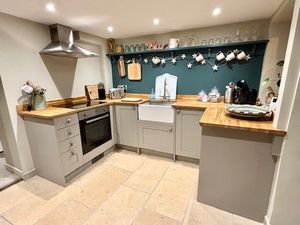 Kitchen- click for photo gallery